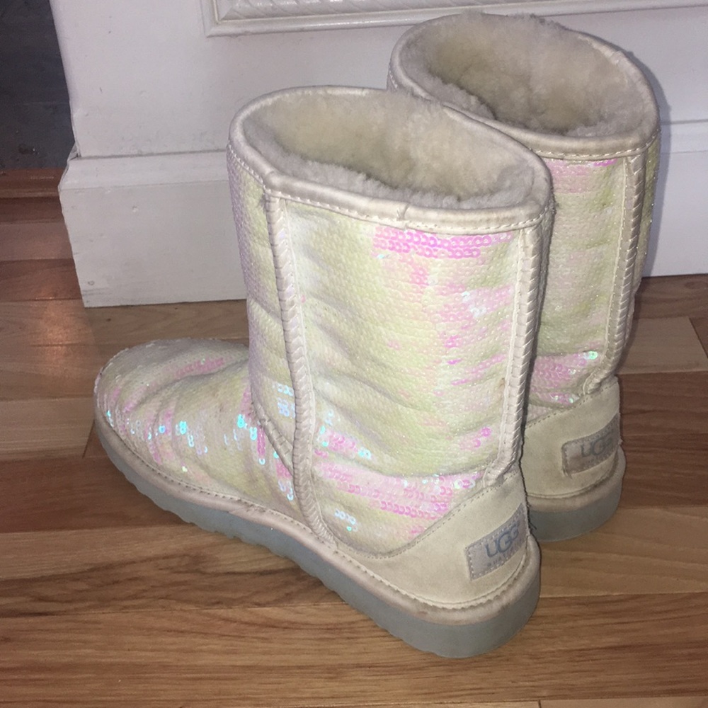 worn twice! Ugg boots/White sequin